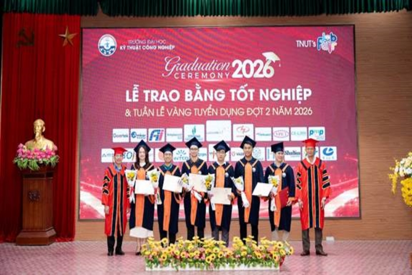 Lễ trao bằng tốt nghiệp và Tuần lễ vàng tuyển dụng đợt 2 năm 2026 - Lời cam kết cho tương lai